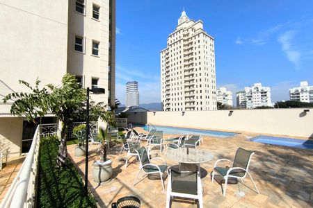 Apartamento à venda com 246m², 4 quartos e 3 vagasÁrea comum - Piscina