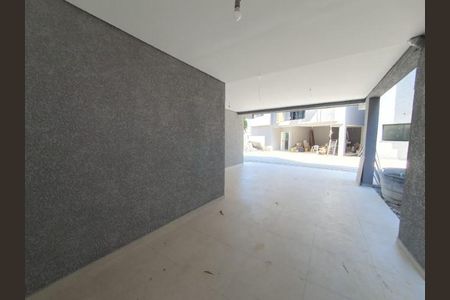Casa de condomínio à venda com 214m², 4 quartos e 3 vagas
