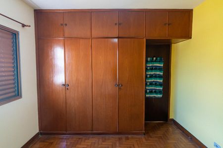 Casa à venda com 159m², 2 quartos e 3 vagas Casa à venda com 159m², 2 quartos e 3 vagasQuarto 1 - Armários