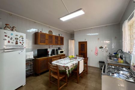 Casa à venda com 200m², 3 quartos e 3 vagas Casa à venda com 200m², 3 quartos e 3 vagasCozinha