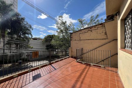 Casa à venda com 200m², 3 quartos e 3 vagas Casa à venda com 200m², 3 quartos e 3 vagasTerraço