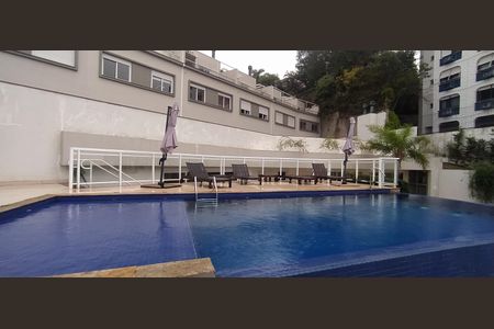 Casa à venda com 420m², 3 quartos e 3 vagas Casa à venda com 420m², 3 quartos e 3 vagasÁrea comum - Piscina