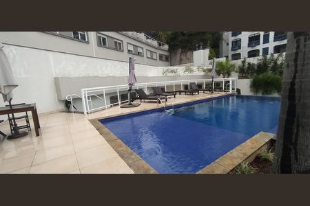 Casa à venda com 420m², 3 quartos e 3 vagas Casa à venda com 420m², 3 quartos e 3 vagasÁrea comum - Piscina