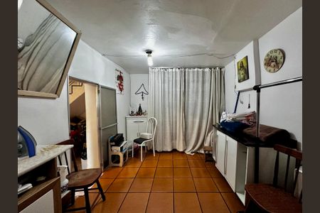 Casa à venda com 200m², 3 quartos e 1 vaga Casa à venda com 200m², 3 quartos e 1 vagaQuarto de Serviço