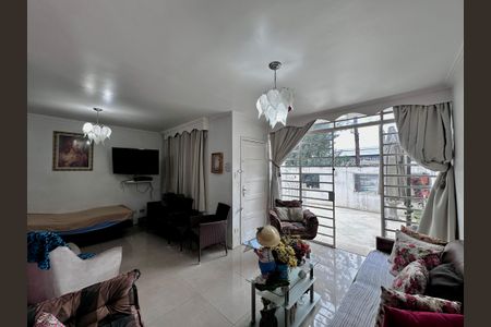 Casa à venda com 200m², 3 quartos e 1 vaga Casa à venda com 200m², 3 quartos e 1 vagaSala