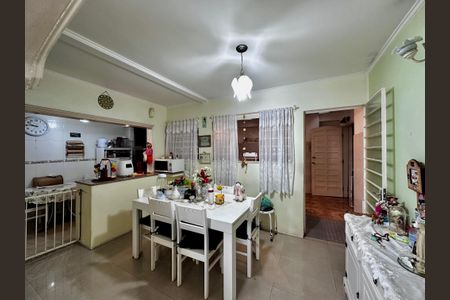 Casa à venda com 200m², 3 quartos e 1 vaga Casa à venda com 200m², 3 quartos e 1 vagaSala
