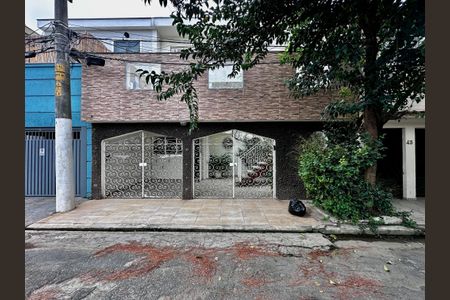 Casa à venda com 200m², 3 quartos e 1 vaga Casa à venda com 200m², 3 quartos e 1 vagaFachada