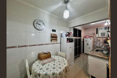 Casa à venda com 200m², 3 quartos e 1 vaga Casa à venda com 200m², 3 quartos e 1 vagaCozinha