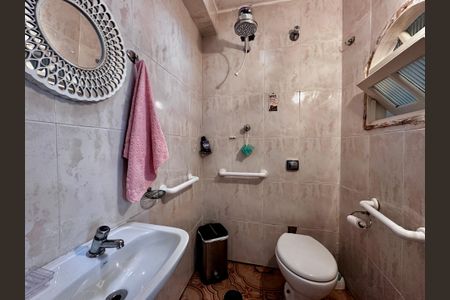 Casa à venda com 200m², 3 quartos e 1 vaga Casa à venda com 200m², 3 quartos e 1 vagaBanheiro de Serviço