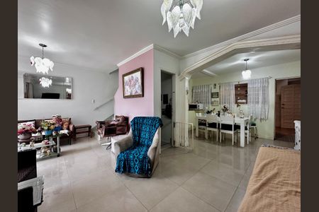 Casa à venda com 200m², 3 quartos e 1 vaga Casa à venda com 200m², 3 quartos e 1 vagaSala