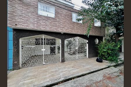 Casa à venda com 200m², 3 quartos e 1 vaga Casa à venda com 200m², 3 quartos e 1 vagaFachada