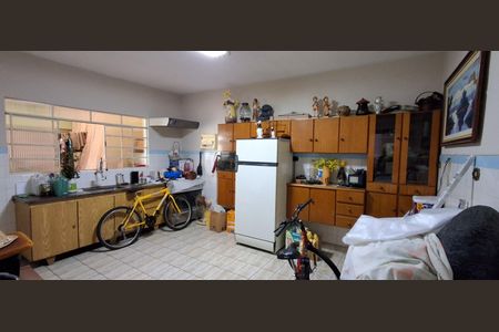 Casa à venda com 285m², 4 quartos e 5 vagas Casa à venda com 285m², 4 quartos e 5 vagasCozinha edicula