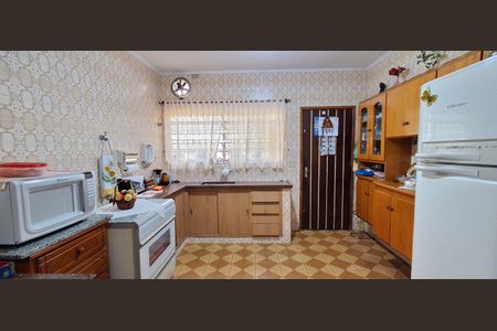 Casa à venda com 285m², 4 quartos e 5 vagas Casa à venda com 285m², 4 quartos e 5 vagasCozinha