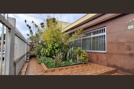 Casa à venda com 285m², 4 quartos e 5 vagas Casa à venda com 285m², 4 quartos e 5 vagasJardim