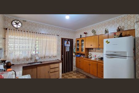 Casa à venda com 285m², 4 quartos e 5 vagas Casa à venda com 285m², 4 quartos e 5 vagasCozinha