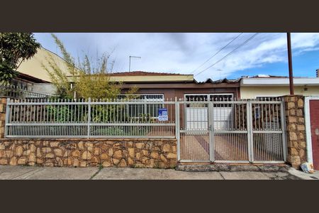 Casa à venda com 285m², 4 quartos e 5 vagas Casa à venda com 285m², 4 quartos e 5 vagasFachada