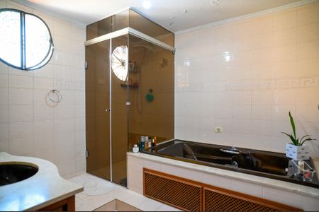 Casa à venda com 170m², 3 quartos e 2 vagasBanheiro - Suite