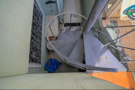 Casa à venda com 170m², 3 quartos e 2 vagasEscada para Terraço