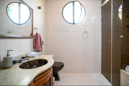 Casa à venda com 170m², 3 quartos e 2 vagasBanheiro - Suite