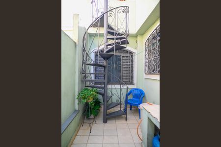 Casa à venda com 170m², 3 quartos e 2 vagasEscada para Terraço