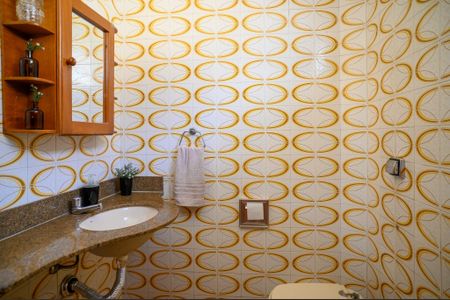 Casa à venda com 170m², 3 quartos e 2 vagasBanheiro Social