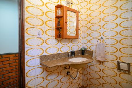 Casa à venda com 170m², 3 quartos e 2 vagasBanheiro Social