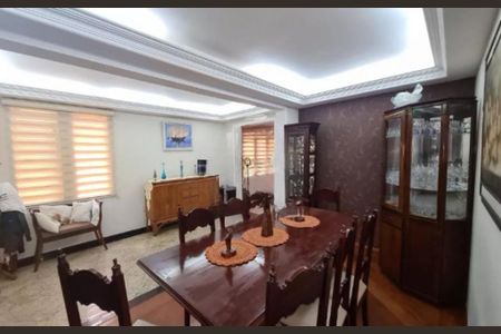 Casa à venda com 250m², 3 quartos e 6 vagas