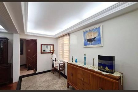 Casa à venda com 250m², 3 quartos e 6 vagas