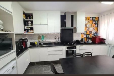 Casa à venda com 250m², 3 quartos e 6 vagas