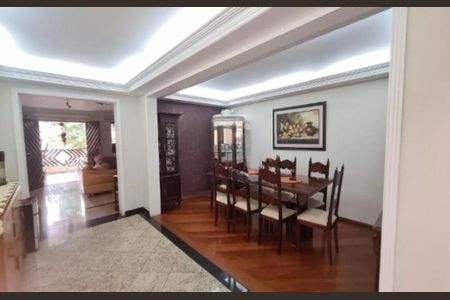 Casa à venda com 250m², 3 quartos e 6 vagas