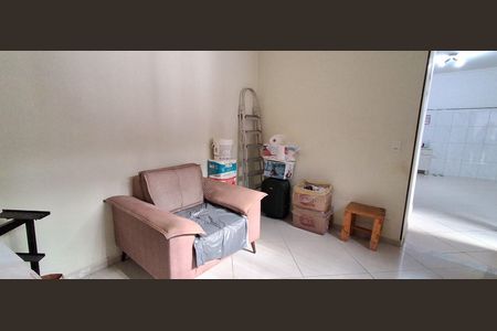 Casa à venda com 228m², 2 quartos e 2 vagas Casa à venda com 228m², 2 quartos e 2 vagasQuarto de Serviço