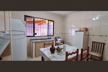 Casa à venda com 228m², 2 quartos e 2 vagas Casa à venda com 228m², 2 quartos e 2 vagasCozinha