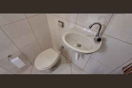 Casa à venda com 228m², 2 quartos e 2 vagas Casa à venda com 228m², 2 quartos e 2 vagasBanheiro de Serviço