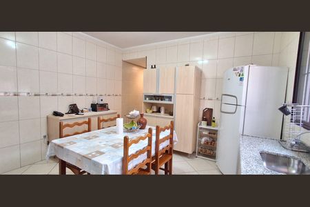 Casa à venda com 228m², 2 quartos e 2 vagas Casa à venda com 228m², 2 quartos e 2 vagasCozinha