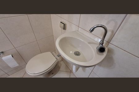 Casa à venda com 228m², 2 quartos e 2 vagas Casa à venda com 228m², 2 quartos e 2 vagasBanheiro de Serviço