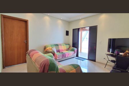 Casa à venda com 228m², 2 quartos e 2 vagas Casa à venda com 228m², 2 quartos e 2 vagasSala