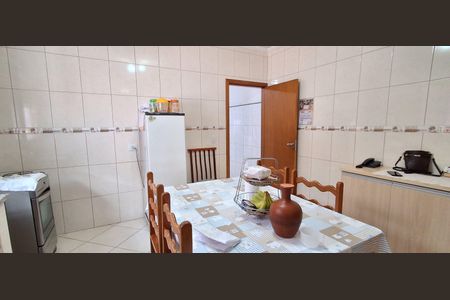 Casa à venda com 228m², 2 quartos e 2 vagas Casa à venda com 228m², 2 quartos e 2 vagasCozinha