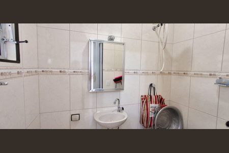 Casa à venda com 228m², 2 quartos e 2 vagas Casa à venda com 228m², 2 quartos e 2 vagasBanheiro de Serviço