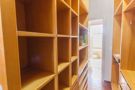 Apartamento à venda com 158m², 4 quartos e 2 vagas Apartamento à venda com 158m², 4 quartos e 2 vagasCloset da Suíte