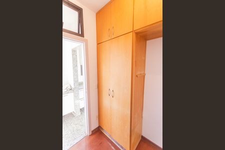 Apartamento à venda com 158m², 4 quartos e 2 vagas Apartamento à venda com 158m², 4 quartos e 2 vagasQuarto de Serviço