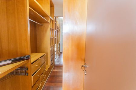 Apartamento à venda com 158m², 4 quartos e 2 vagas Apartamento à venda com 158m², 4 quartos e 2 vagasCloset da Suíte