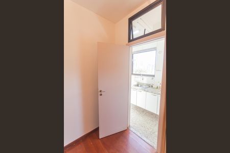 Apartamento à venda com 158m², 4 quartos e 2 vagas Apartamento à venda com 158m², 4 quartos e 2 vagasQuarto de Serviço