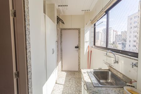 Apartamento à venda com 158m², 4 quartos e 2 vagas Apartamento à venda com 158m², 4 quartos e 2 vagasÁrea de Serviço