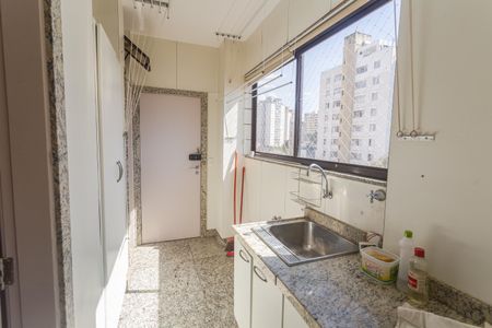 Apartamento à venda com 158m², 4 quartos e 2 vagas Apartamento à venda com 158m², 4 quartos e 2 vagasÁrea de Serviço