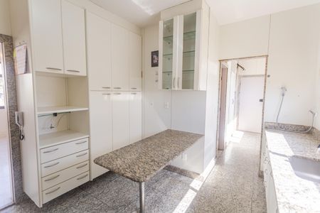 Apartamento à venda com 158m², 4 quartos e 2 vagas Apartamento à venda com 158m², 4 quartos e 2 vagasCozinha