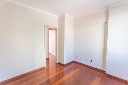 Apartamento à venda com 158m², 4 quartos e 2 vagas Apartamento à venda com 158m², 4 quartos e 2 vagasQuarto 4
