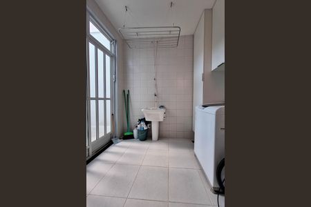 Casa à venda com 334m², 4 quartos e 3 vagas Casa à venda com 334m², 4 quartos e 3 vagasÁrea de Serviço