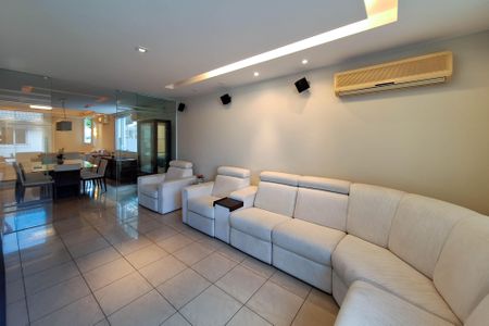 Casa à venda com 334m², 4 quartos e 3 vagas Casa à venda com 334m², 4 quartos e 3 vagasSala 3