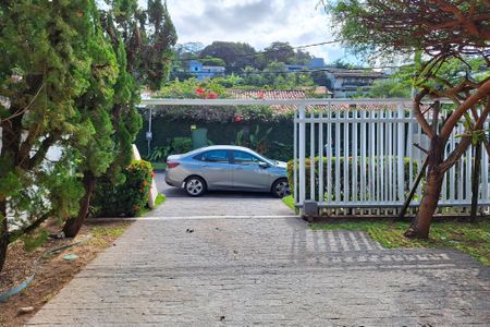 Casa à venda com 334m², 4 quartos e 3 vagas Casa à venda com 334m², 4 quartos e 3 vagasÁrea comum