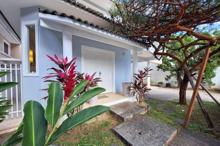 Casa à venda com 334m², 4 quartos e 3 vagas Casa à venda com 334m², 4 quartos e 3 vagasÁrea comum